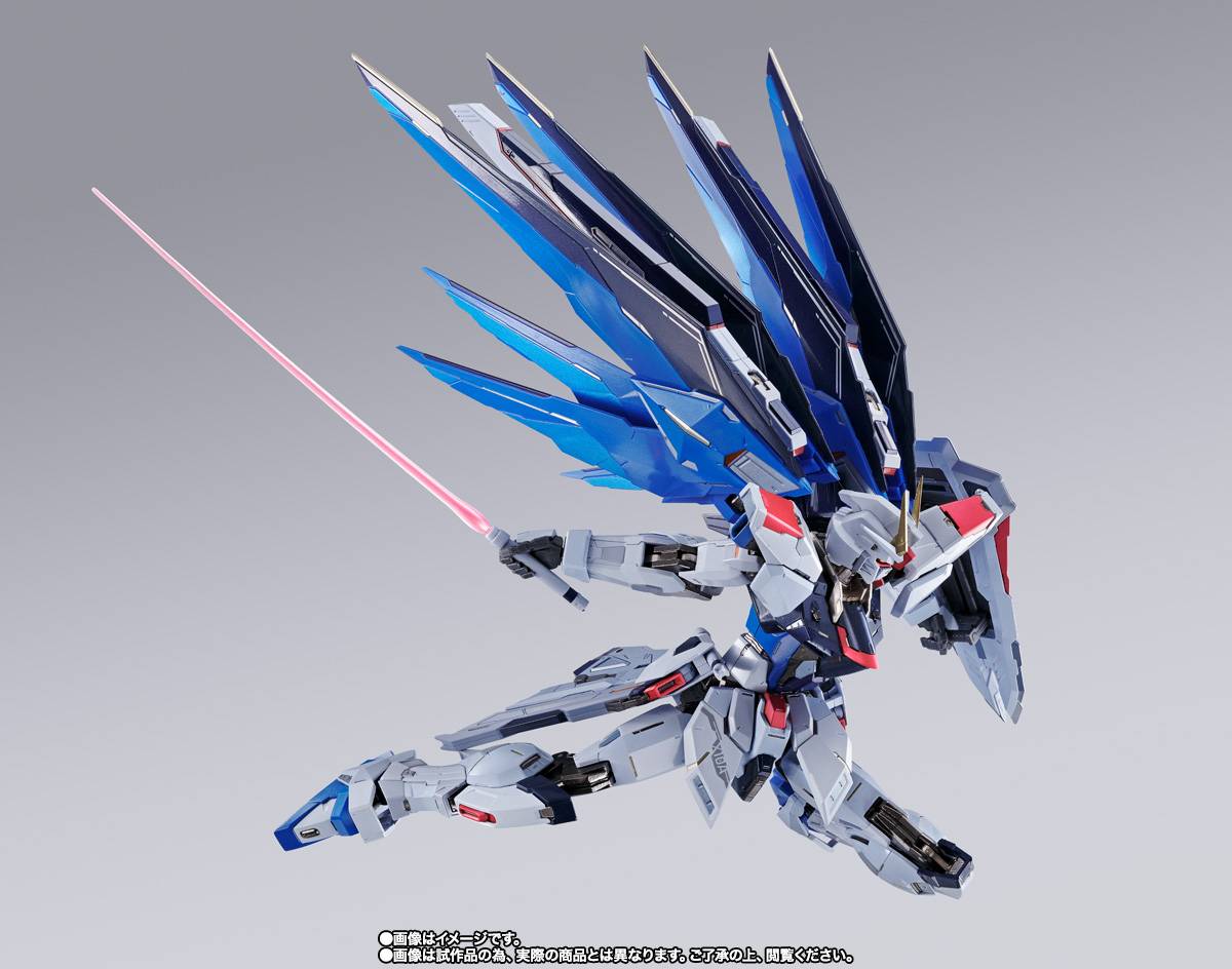 Metal Build Freedom Gundam Concept 2 – Snow Sparkle Ver